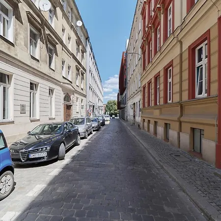 Center By Renters Apartment *