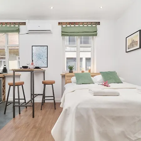 Center By Renters