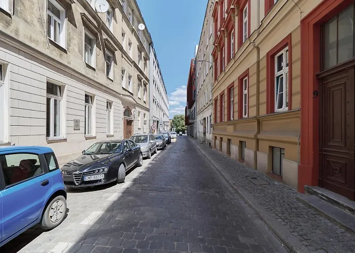 Center By Renters Apartment *